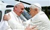 تصویر  برای نخستین بار؛ دو پاپ در واتیکان 