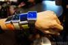 تصویر روشدن دست سامسونگ بعداز دروغگویی درباره ساعت هوشمندش