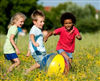 چه بازی هایی باعث افزایش آمادگی جسمی کودکان می شود؟ image