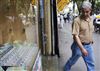 تصویر گزارش رویترز از نقش سکه بهار آزادی در بازار و جامعه ایرانی: مردم از سقوط پول ملي شان مي ترسند 