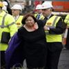 تصویر ایرلندی ها به صورت خانم وزیر رنگ پاشیدند/عکس