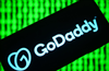 تصویر حمله سایبری چندساله به سرویس میزبانی GoDaddy؛ هکرها کد منبع و اطلاعات مشتریان را دزدیده‌اند