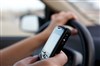 تصویر دو سال محرومیت بدلیل استفاده غیر قانونی از موبایل حین رانندگی 