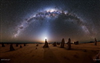 تصویر تصویر نجومی روز ناسا (۲۸ بهمن ۹۴): راه شیری بر فراز صخره‌هایی در استرالیا
